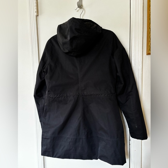 The North Face Black Quilted Jacket - Picture 3 of 10